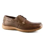 Zapato náutico de cuero marrón con cordones y suela de goma.