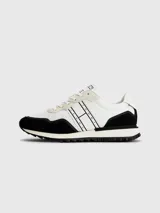 Zapatillas de running Tommy Jeans, blancas con detalles en negro.