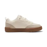 Championes Puma Park Lifestyle OG color crema con detalles en gamuza color beige y suela de goma color marrón.