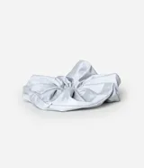 Coletero gris de poliuretano con abertura lateral y cierre de cremallera.