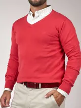 Sweater gris de hilo de algodón con escote en V y logo bordado en el pecho.