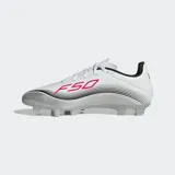 Championes de fútbol Adidas F50 Messi Club, color blanco con detalles en plateado y rosa.