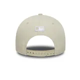 Gorro tipo snapback New Era, color beige claro, con visera curva y logo bordado de los Detroit Tigers en blanco.