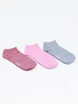 Pack de tres pares de medias tobilleras, una color rosa, una color gris y una color ladrillo.