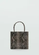 Bolso mini cuadrado con estampado animal print de serpiente, doble asa corta y cierre de botón a presión.