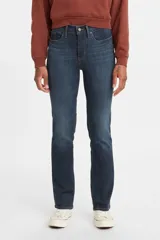 Jeans Levi's® 314 Shaping Straight de tiro medio, corte ajustado en cadera y muslos, y pierna recta. Confeccionados con tecnología Tummy-Slimming y Levi's® Sculpt Hypersoft para mayor comodidad y ajuste.