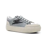 Zapatillas urbanas plateadas con apliques de glitter negro en forma de rayo.