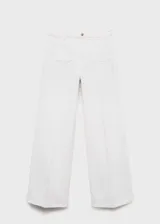 Pantalón de jean blanco de corte wideleg, con tiro alto y dos bolsillos frontales de parche.