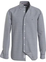 Camisa Tommy Hilfiger de corte regular, confeccionada en algodón orgánico Oxford con diseño de cuadros Vichy. Presenta cuello con botones, puños redondeados con dos botones y logo de Tommy Hilfiger bordado en el pecho.