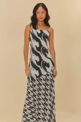Vestido midi con estampado de panteras en blanco y negro, tirantes finos y escote recto.