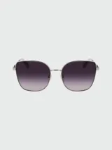 Lentes de sol Longchamp con montura metálica plateada y cristales degradados de negro a gris.