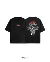 Remera negra de manga corta con estampado de Michael Jordan y la frase "GOAT" en rojo.