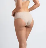 Bombacha tiro medio de algodón orgánico color rosado, con detalle de encaje en la cintura y moño decorativo.