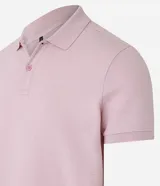 Remera polo de hombre, corte slim, color gris claro, confeccionada en tejido de media malla acanalada de algodón.