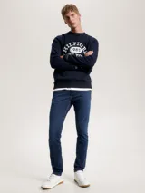Jean de corte extra slim, color azul, confeccionado en tejido denim Power Stretch, con cierre de cremallera y cinco bolsillos.