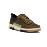 Zapatillas casuales para hombre en color beige, con diseño de cordones y suela resistente.