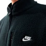 Campera Nike de polar color negro, con cierre frontal, cuello alto y logo bordado en el pecho.