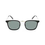 Lentes de sol INVU con montura cuadrada negra y dorada, lentes grises polarizadas y patillas plateadas.