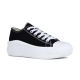 Zapatillas deportivas bajas negras con plataforma blanca y cordones blancos.
