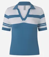 Blusa polo rayada, confeccionada en poliamida, con acabado seamless y mangas cortas.