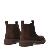 Botas Chelsea de mujer, color negro, con caña corta y elásticos laterales. Cuentan con suela track gruesa y tiradores traseros para calzar.