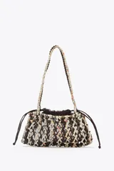 Bolso mini de hombro trenzado con combinación de colores y materiales en el cuerpo. Asa de hombro y bolsa interior de mesh con cierre fruncido.