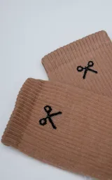 Medias 3/4 color beige con logo de Luxo en la botamanga.