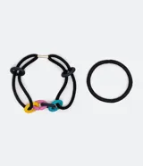 Kit de dos gomitas para el pelo, una lisa color negro y otra con eslabones de colores mate.