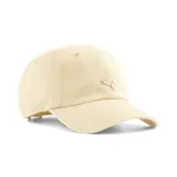 Gorra de gabardina color crema con logo metálico de Puma en el frente.