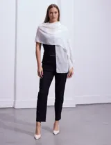Pashmina de gasa color blanco con apliques de brillos.