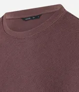 Remera marrón de corte boxy, con escote redondo y manga corta.