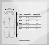 Pantalón de jean gris oscuro, corte holgado, con bolsillos delanteros y traseros. Presenta un bordado de una cruz ornamentada en el bolsillo trasero derecho.