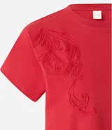 Blusa slim de mangas cortas color rojo, con cuello redondo y bordado de follaje en el hombro.
