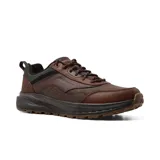 Zapato casual Skechers Relaxed Fit: Slade - Peralto, color marrón. Presenta una parte superior de piel y material sintético, una plantilla Skechers Air-Cooled Memory Foam con infusión de carbón y amortiguación Skechers Goga Mat Arch para un mejor apoyo.