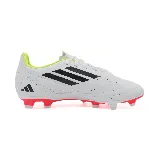Championes de fútbol Adidas Deportivo III FxG, color blanco con detalles en negro, amarillo y rojo.