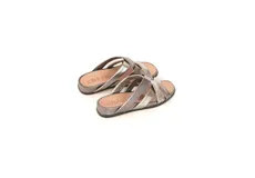 Sandalias plateadas de cuero con tiras cruzadas y plantilla anatómica de PU.