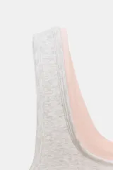 Top negro de corte ajustado, con escote redondo y tirantes anchos. Presenta un diseño de superposición de telas.