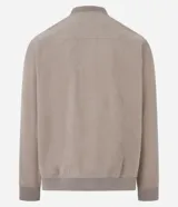 Campera bomber marrón de terciopelo pana con cuello redondo, cierre con botones a presión, bolsillos laterales, puños y cintura elastizados.