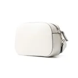 Bandolera blanca de símil cuero con correa regulable negra y herrajes plateados.