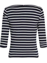Remera Tommy Hilfiger de corte slim con cuello barco y mangas tres cuartos. Diseño a rayas horizontales azules y blancas con logo bordado en el pecho.