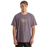 Remera violeta de manga corta con cuello redondo y estampado frontal con el logo de la marca Rivvia en amarillo.