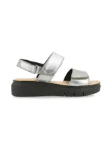 Sandalias plateadas con plataforma negra, tiras anchas con ajuste de velcro y plantilla de cuero.