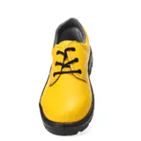 Zapato de seguridad negro, sin puntera, marca Ador. Fabricado bajo la norma ISO 20344:2015.