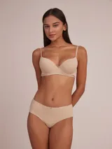 Pack de dos culottes de algodón color nude, con detalle de lazo pequeño en el centro frontal y borde superior con terminación de encaje o puntilla fina.