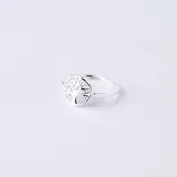 Anillo de plata 925 con diseño calado de árbol de la vida.