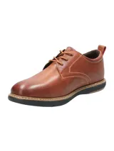 Zapato acordonado de cuero color caramelo, con plantilla hipoalergénica combinada con BLOOM® y suela de Eva con cortes que brindan mayor flexibilidad al caminar.