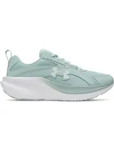 Zapatillas de running Under Armour modelo Assert 11 para mujer, color verde menta pálido con logo y entresuela blanca. Presentan una parte superior de malla transpirable con revestimientos de cuero y amortiguación Charged+®.