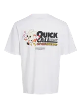 Camiseta blanca de manga corta y cuello redondo con estampado de conejo con texto "Quick Call International Sportswear On Time Since 1990".