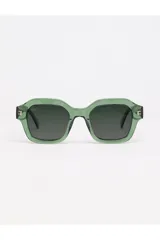 Lentes de sol Tiwi modelo Carole, con montura geométrica de acetato color verde y lentes oscuros.