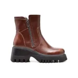 Botas marrones de cuero sintético con plataforma y cierre lateral.